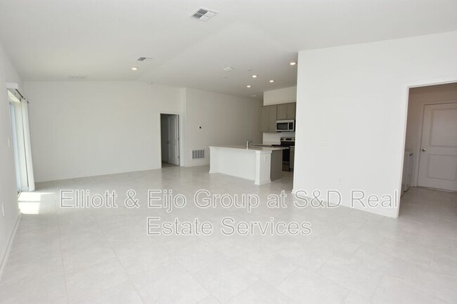 Building Photo - 856 Timberland Dr