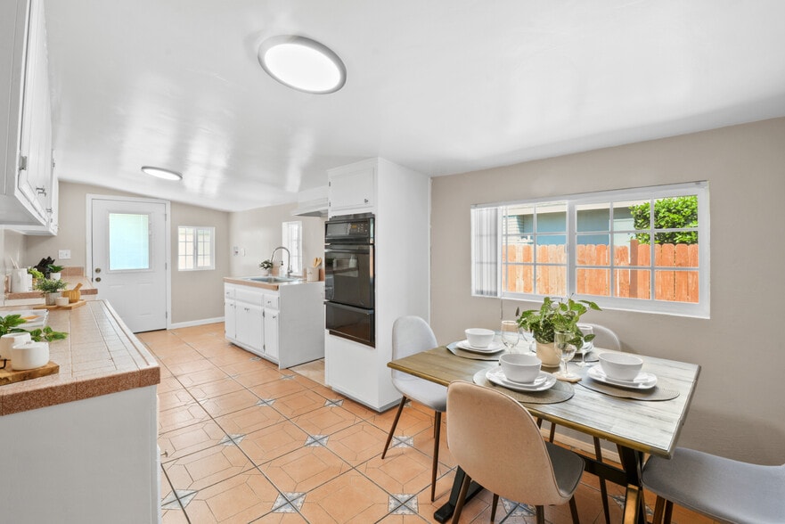 Building Photo - 13439 Roselle Ave