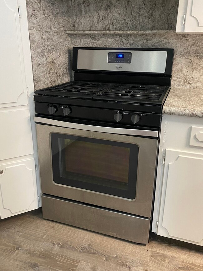 Building Photo - 3803 Poinsettia Dr