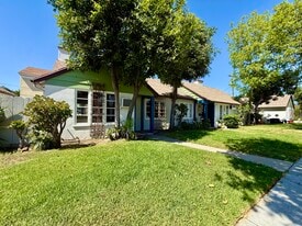 Building Photo - 1116 E Glenoaks Blvd