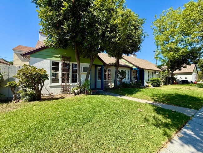 Primary Photo - 1116 E Glenoaks Blvd