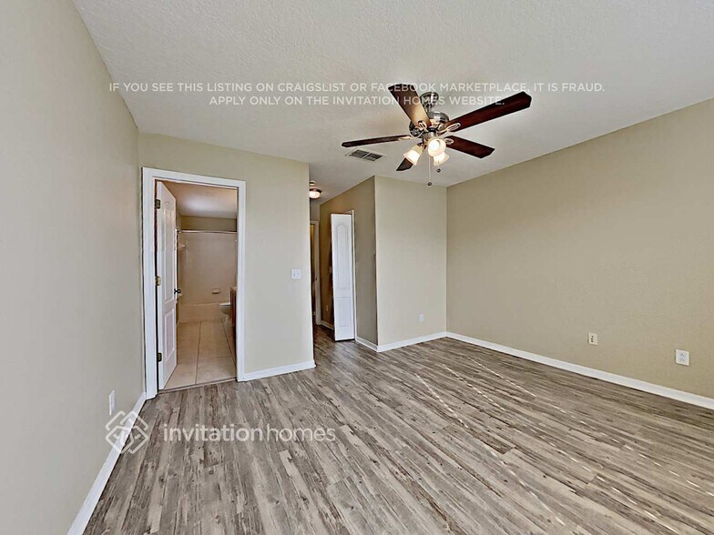 Building Photo - 1579 Tiverton Blvd