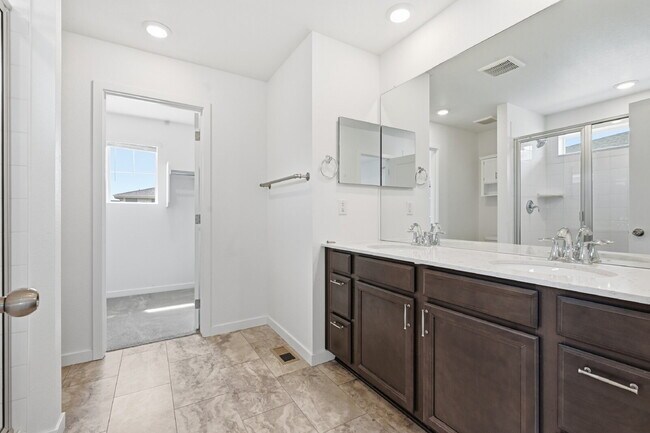 Building Photo - $2,595.95- 3 Bed, 2.5 Bath Home in Loveland with Central AC, and In Unit Laundry!