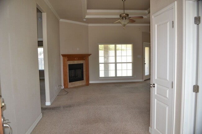 Building Photo - PRICE Improvement!! Beautiful 4 bed 2 bath home ready now!!