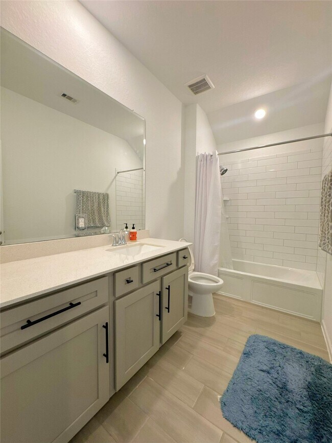 Building Photo - 4015 Champlain Wy