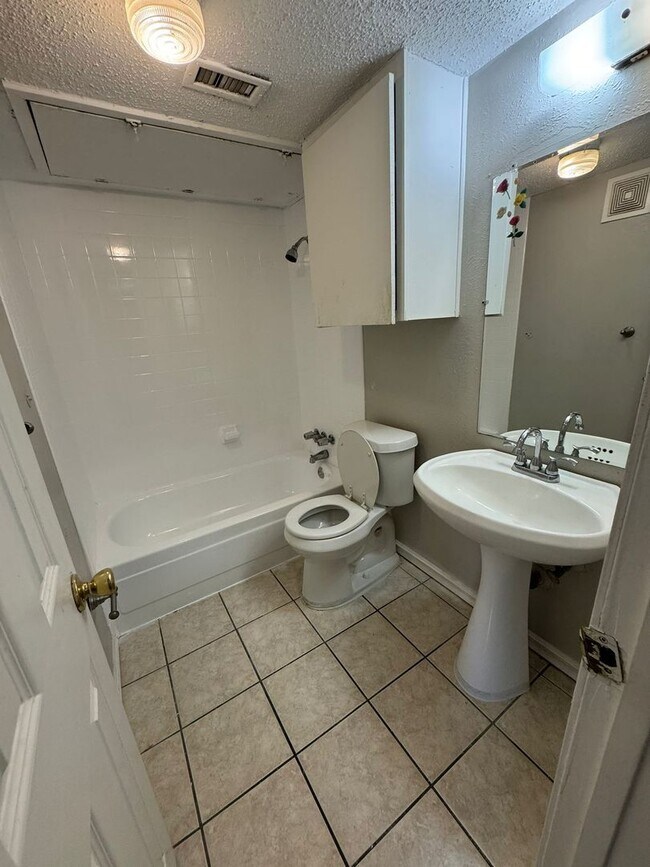 Building Photo - 4630 Country Creek Dr