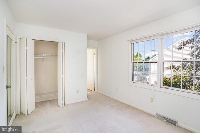 Building Photo - 224 Crescent Dr
