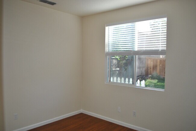 Building Photo - House for Rent in Natomas!