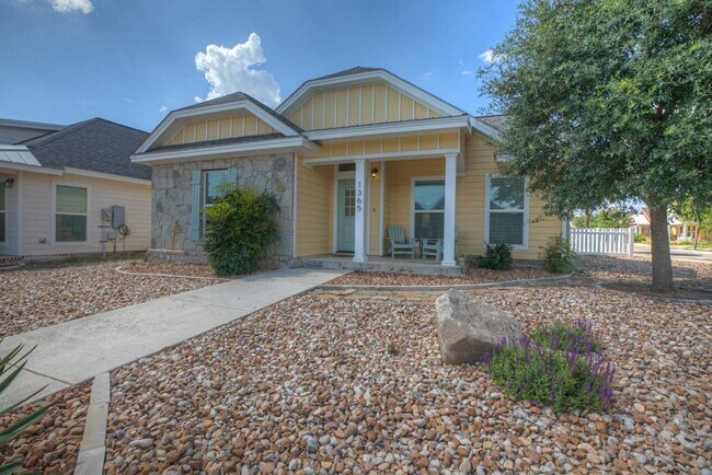 Building Photo - 1365 Hanz Dr