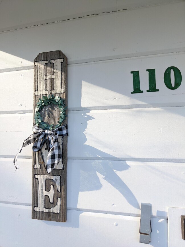 Building Photo - 110 6th St