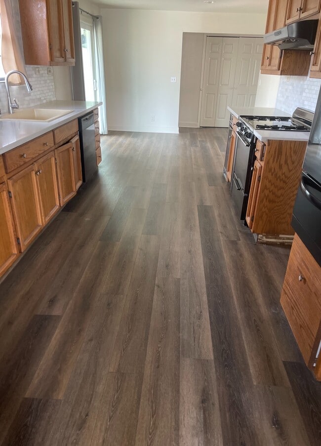 Building Photo - 817 Lake Ave