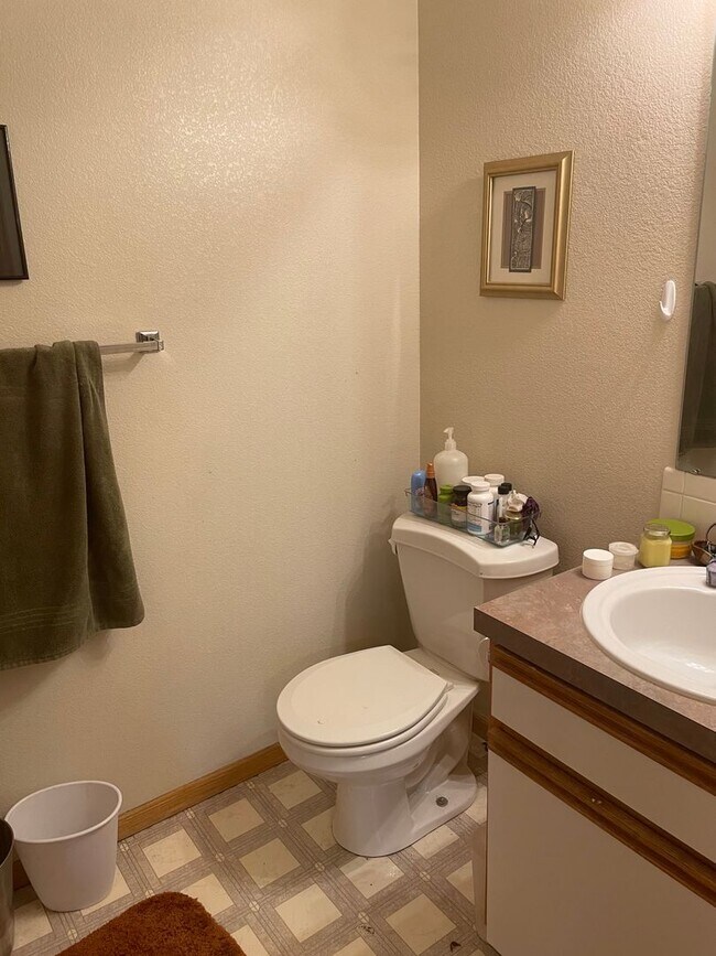 Building Photo - Beautiful 3 Bed, 3 1/2 Bath Townhome in Northwest Fort Collins!