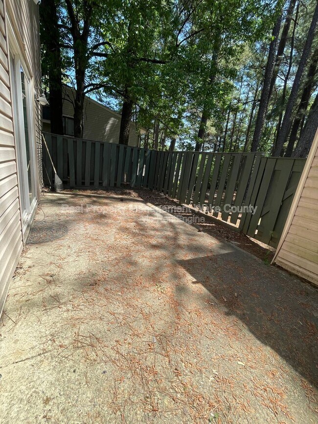 Building Photo - 4702 Walden Pond Dr