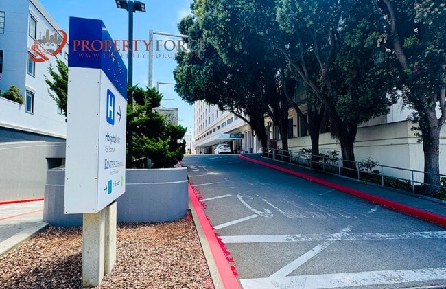 Building Photo - Beautiful 2 Bed 2 bath Available with grea...