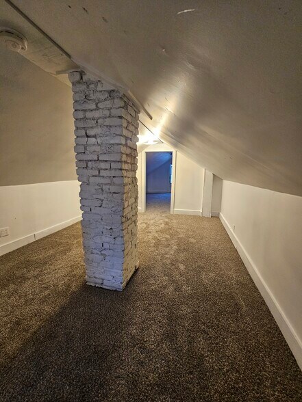 Building Photo - 1131 S Pope Ave