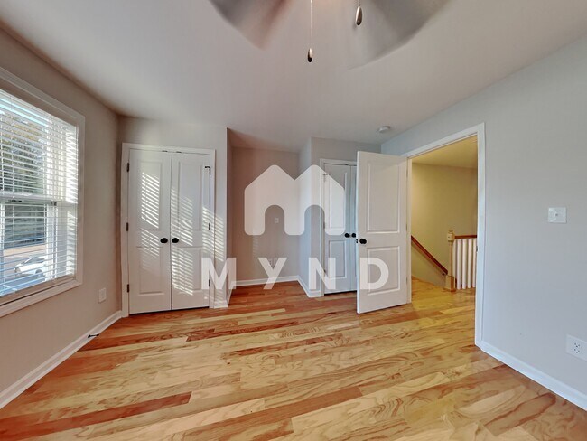 Building Photo - 632 Rush St