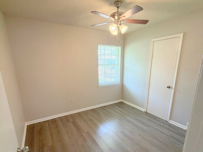 Building Photo - Newly Renovated Home In Whitehaven - Open To Section 8