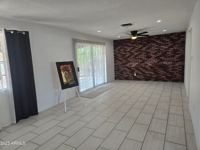 Building Photo - 3731 W Fleetwood Ln