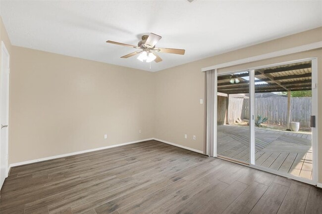 Building Photo - 16110 Springbank Dr