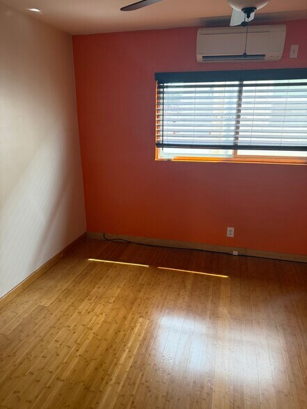 Building Photo - 1227 E 1st St