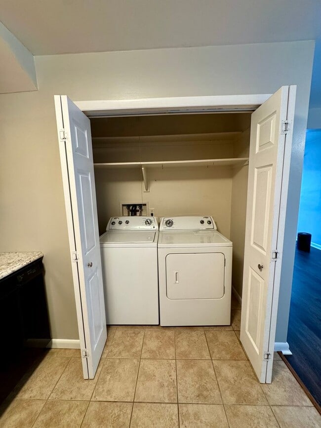 Building Photo - Charming 3 Bedroom Townhouse in New Market