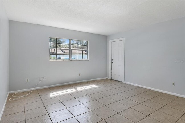 Building Photo - 408 N Rosland Dr
