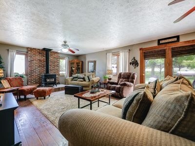 Main floor family room 2 - 5501 Martell Rd