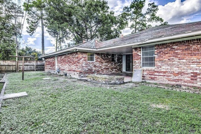 Building Photo - 9115 Highcrest Dr