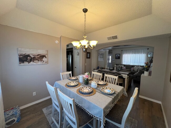 Building Photo - Charming 3-Bed, 2.5-Bath Home with Cozy Fi...