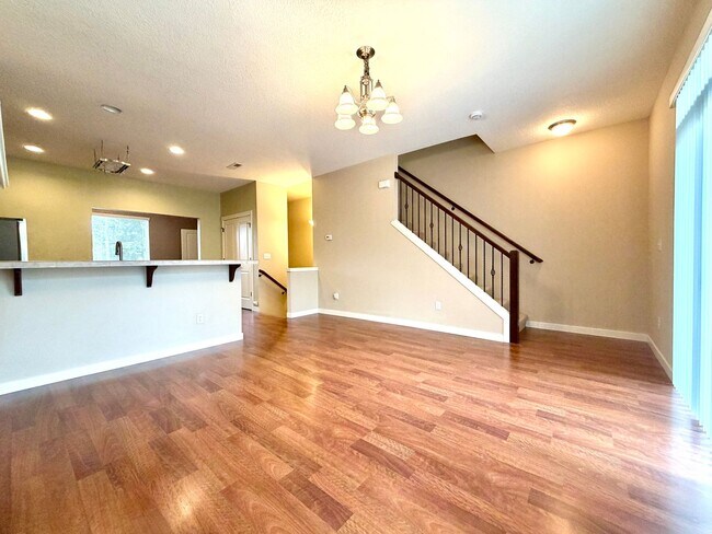 Building Photo - **FREE TWO WEEKS RENT** Sophisticated Beaverton Townhome with Multiple Floor Spacious Layout- Gre...