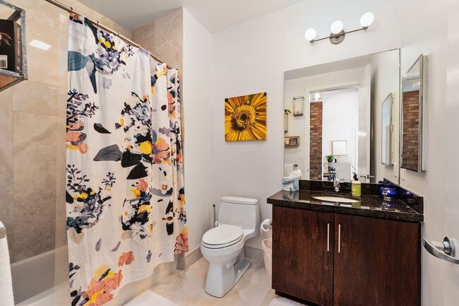 Building Photo - Modern Chic 2 bedroom at M2i