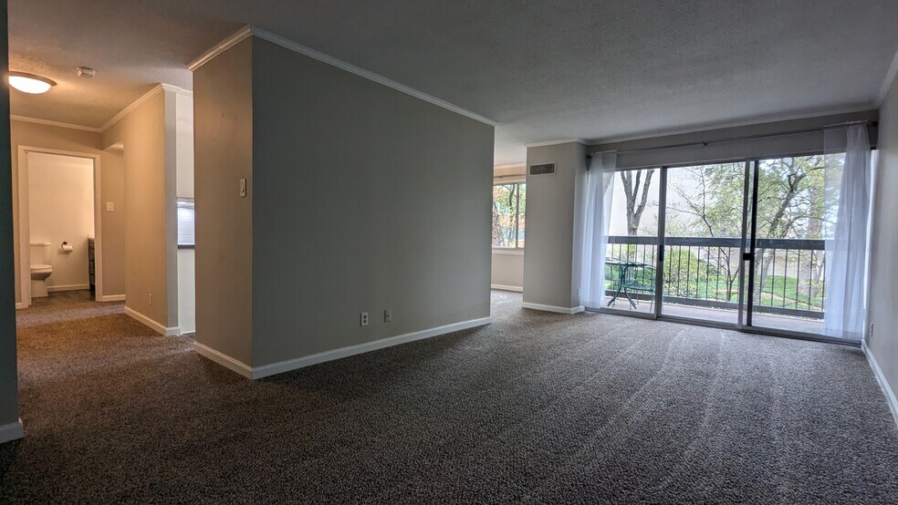 Building Photo - 2525 Main St