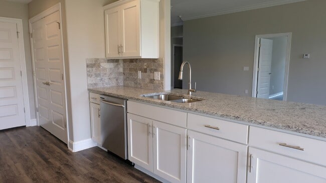 Building Photo - 1/2 off first month rent!  Three Bedroom Two Bath - Now $1,799 a month!