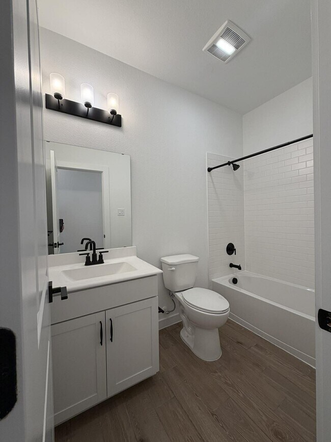 Building Photo - 4819 Legends Bay Dr