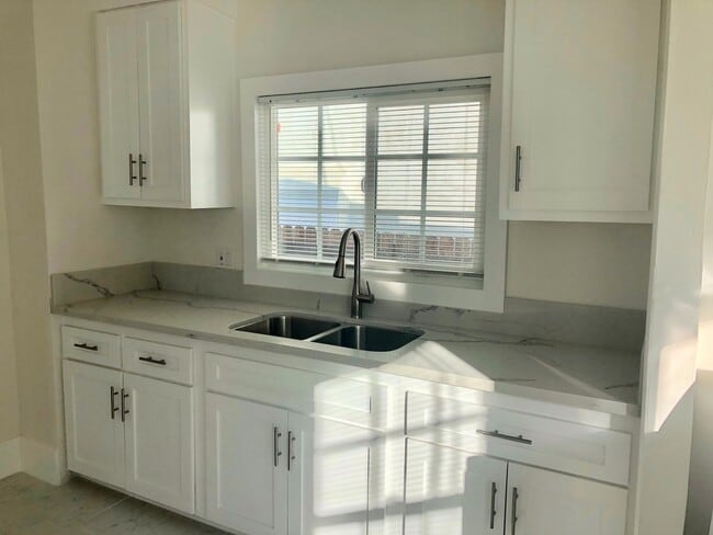Building Photo - Gorgeous Completely Remodeled California Beach Bungalow w/Laundry+Backyard+Storage Near Beach