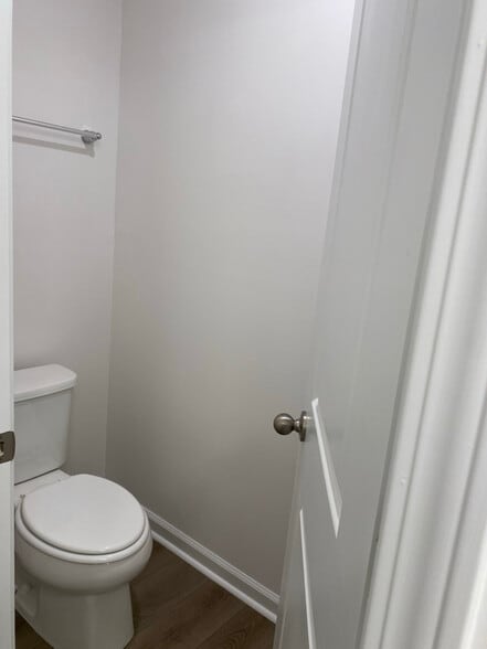 Building Photo - 4633 Forest Hills Dr