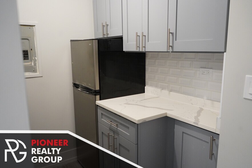 Building Photo - 503 W Belmont Ave