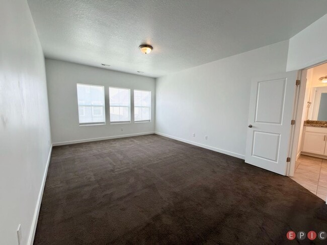 Building Photo - Beautiful Home in Lehi