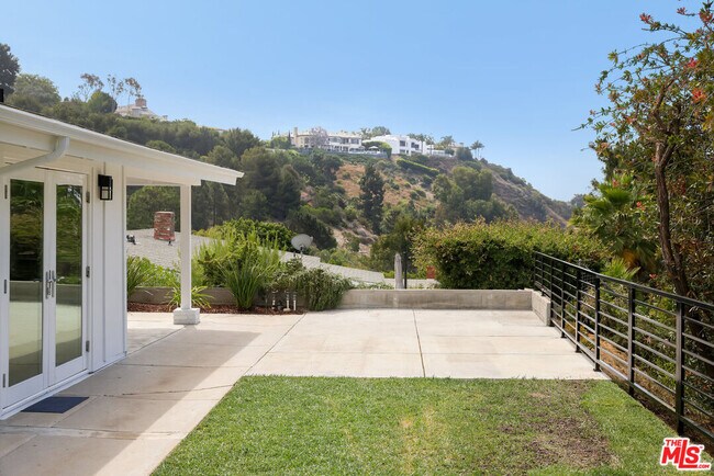 Building Photo - 1279 El Hito Cir