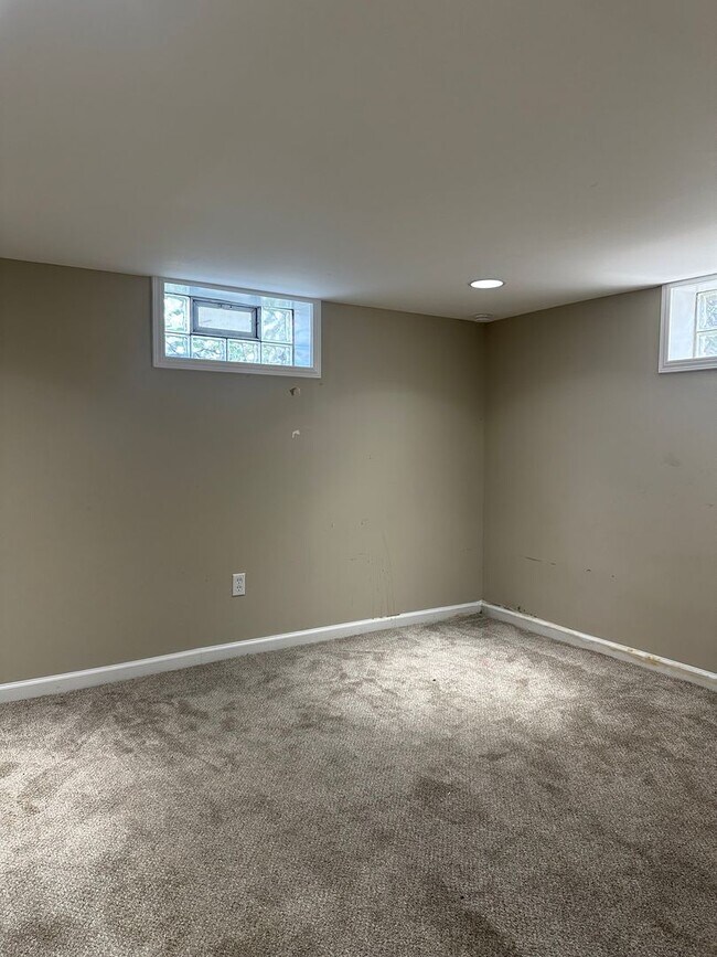 Building Photo - 4 Bedroom 3 Full Bathroom Home for Rent in...