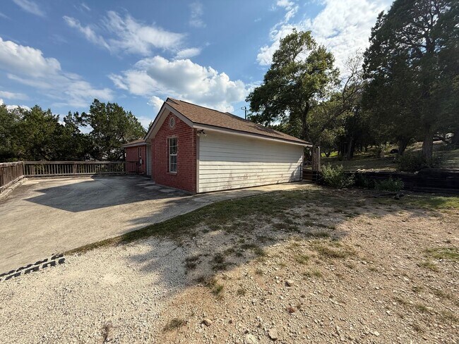 Building Photo - NEW ON MARKET