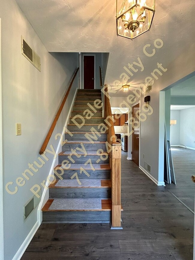 Building Photo - Gorgeous 4 Bedroom Home located in Northeastern School District with a 2 Car Garage