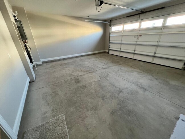 Building Photo - 11352 Newtonian Blvd