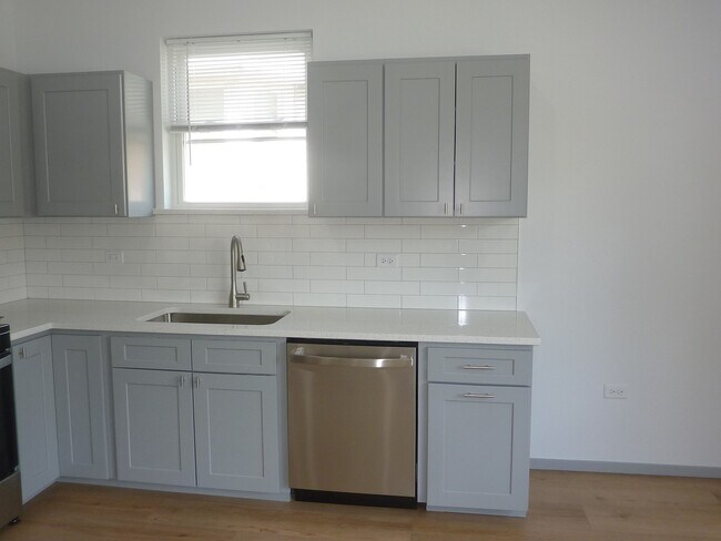 Building Photo - 9522 S 53rd Ave