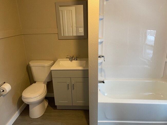 Building Photo - 5 Bed 1.5 Bath Single Family Home in Wausau