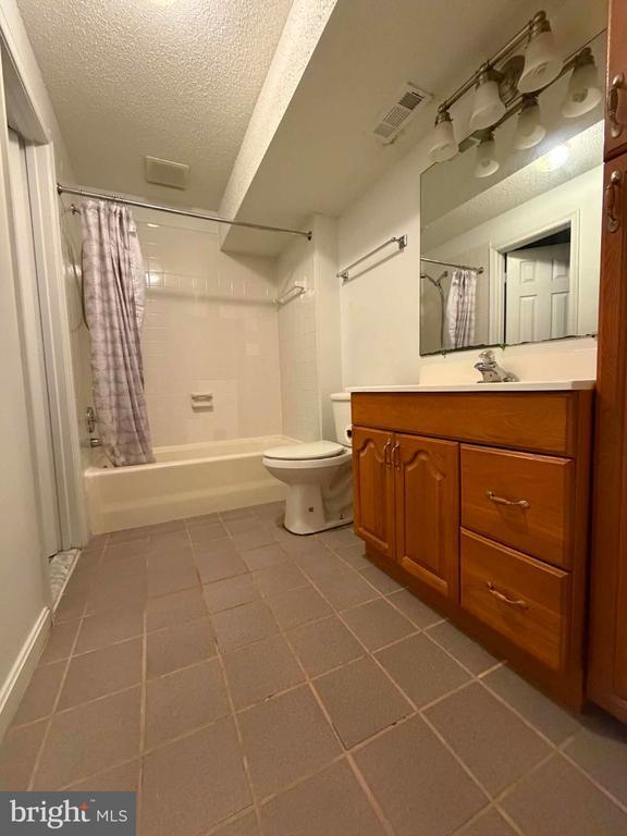 Building Photo - 102 Cabin Ct