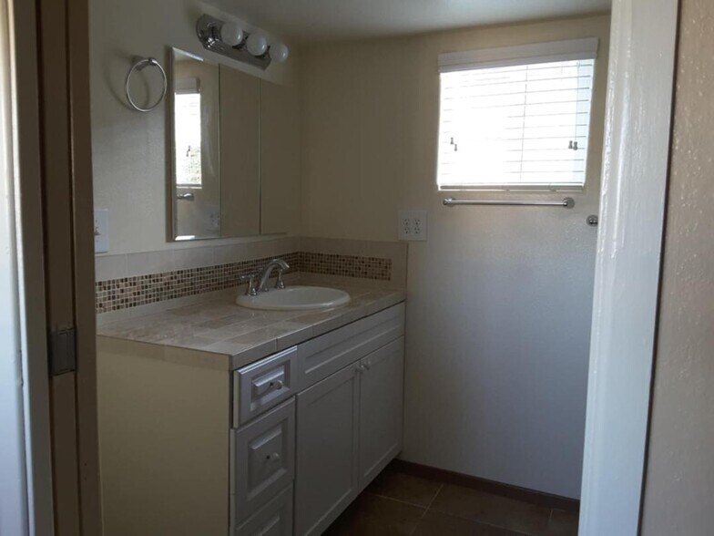 Building Photo - 911 Daugherty Rd