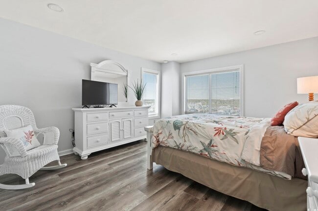 Building Photo - 5800 N Ocean Blvd