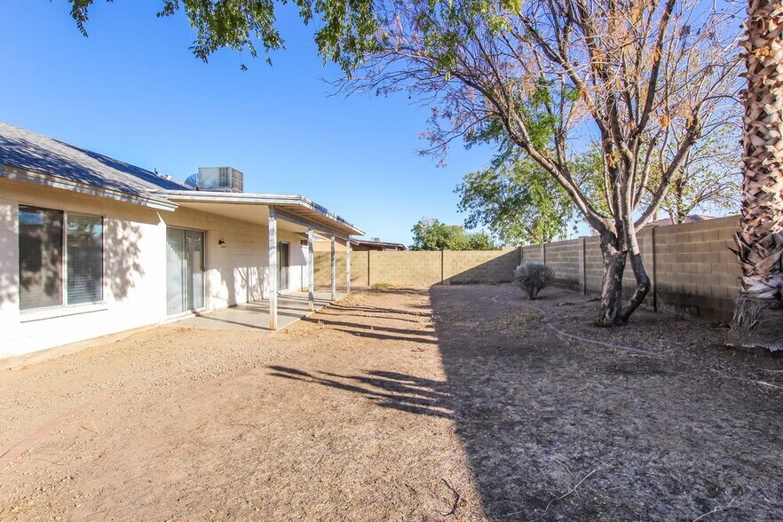 Building Photo - 6157 N 87th Ln