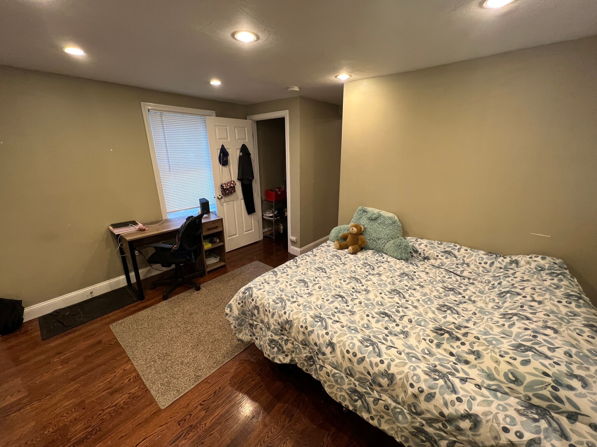 Building Photo - 735 Somerville Ave